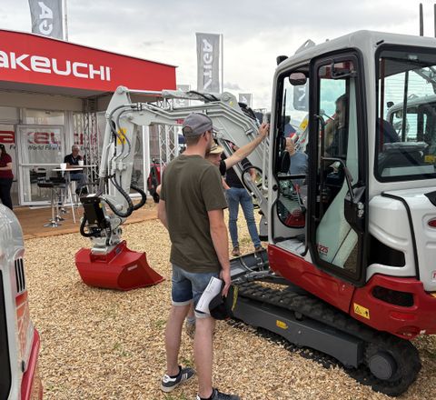 Flexibilität trifft Effizienz: Takeuchi mit smarter Baggertechnologie