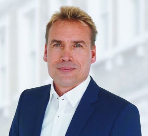 Oliver Roth ist CEO von Grossenbacher Systeme und der Amalthea Gruppe, zu der unter anderem auch Sabo Mobile IT gehört. Oliver Roth ist CEO von Grossenbacher Systeme und der Amalthea Gruppe, zu der unter anderem auch Sabo Mobile IT gehört.