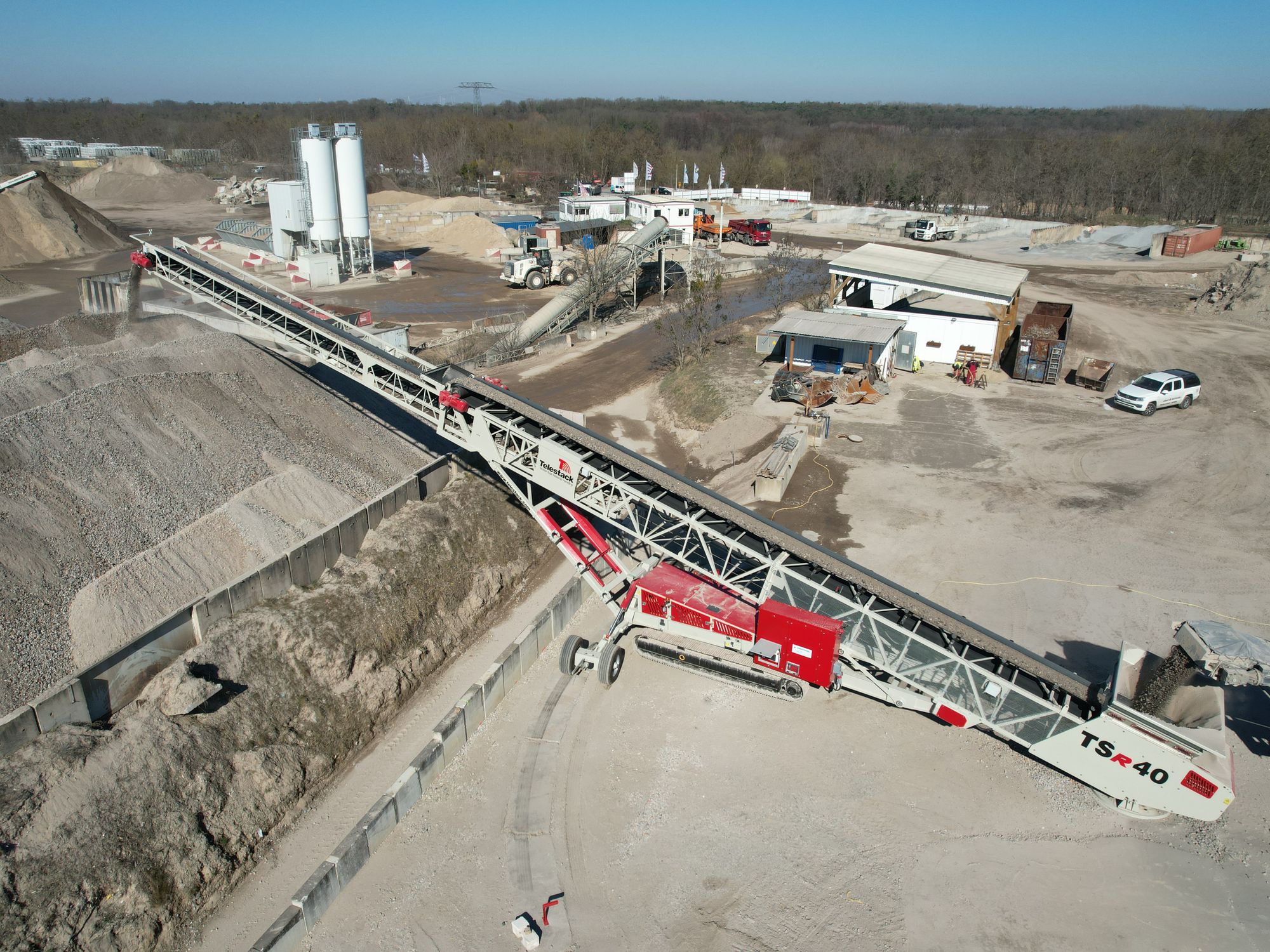 Effizientes Aufhalden mit dem Telestack TSR 40 bei Graf Recycling-Baustoffe