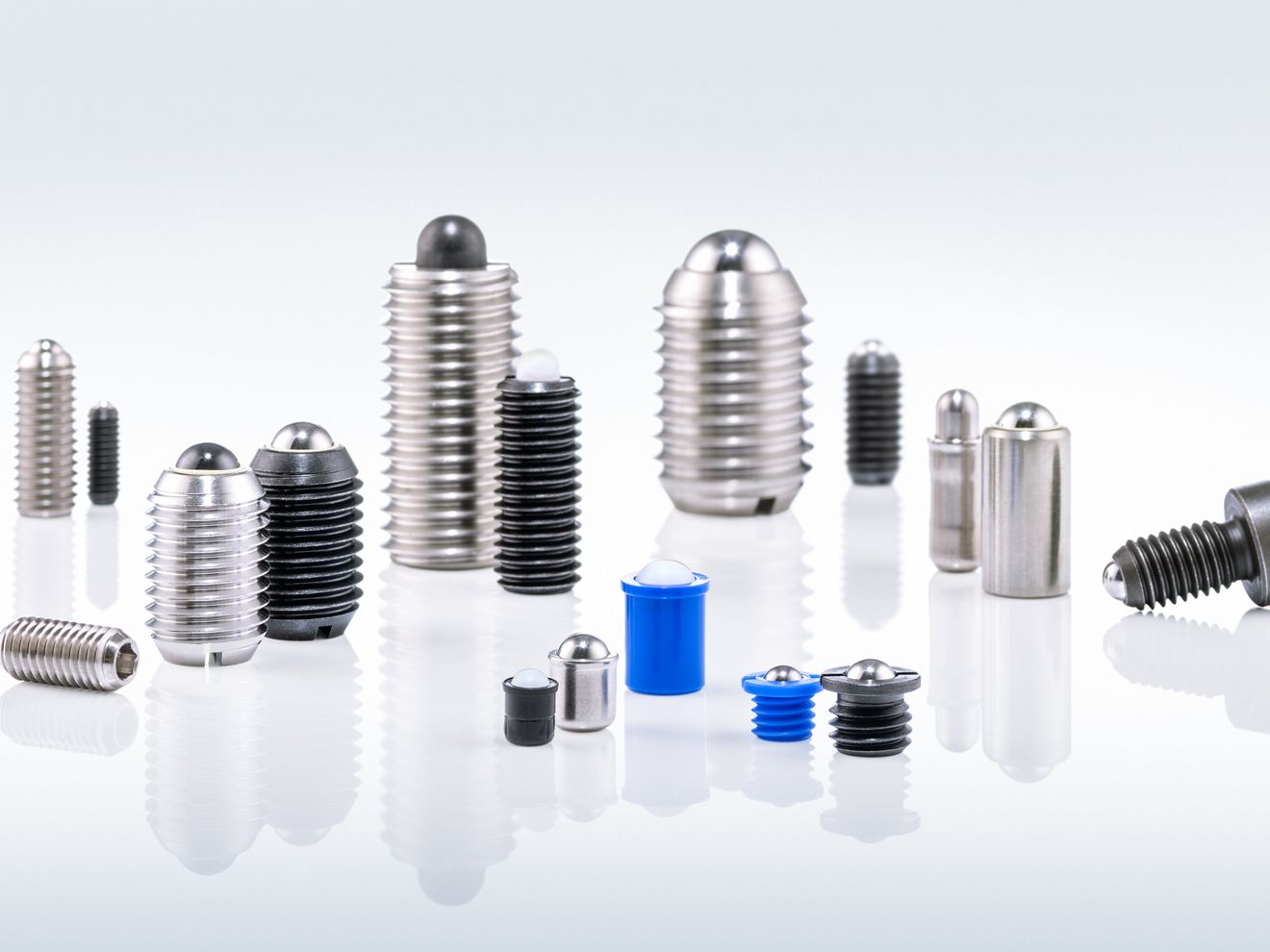 Small helpers with a big impact: Spring-loaded thrust pieces and ball lock pins Small helpers with a big impact: Spring-loaded thrust pieces and ball lock pins