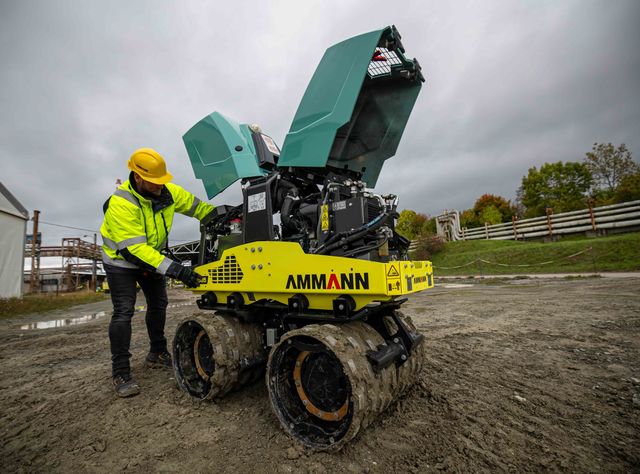 Ammann ARR 1585-2 Grabenwalze: Neue Steuerung steigert Effizienz und Sicherheit
