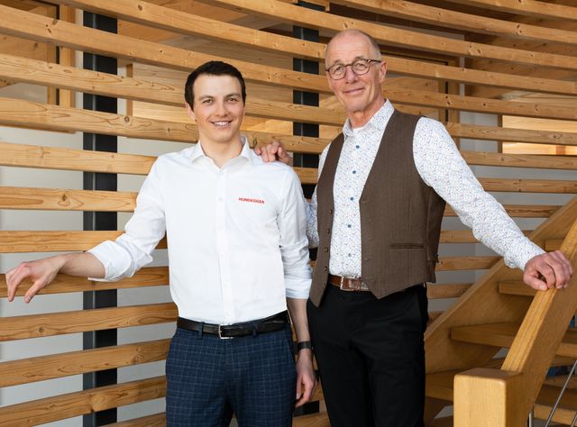 Josef (Vorstandsvorsitzender) und Hans Hundegger (stv. Vorstandsvorsitzender) Josef (Vorstandsvorsitzender) und Hans Hundegger (stv. Vorstandsvorsitzender)