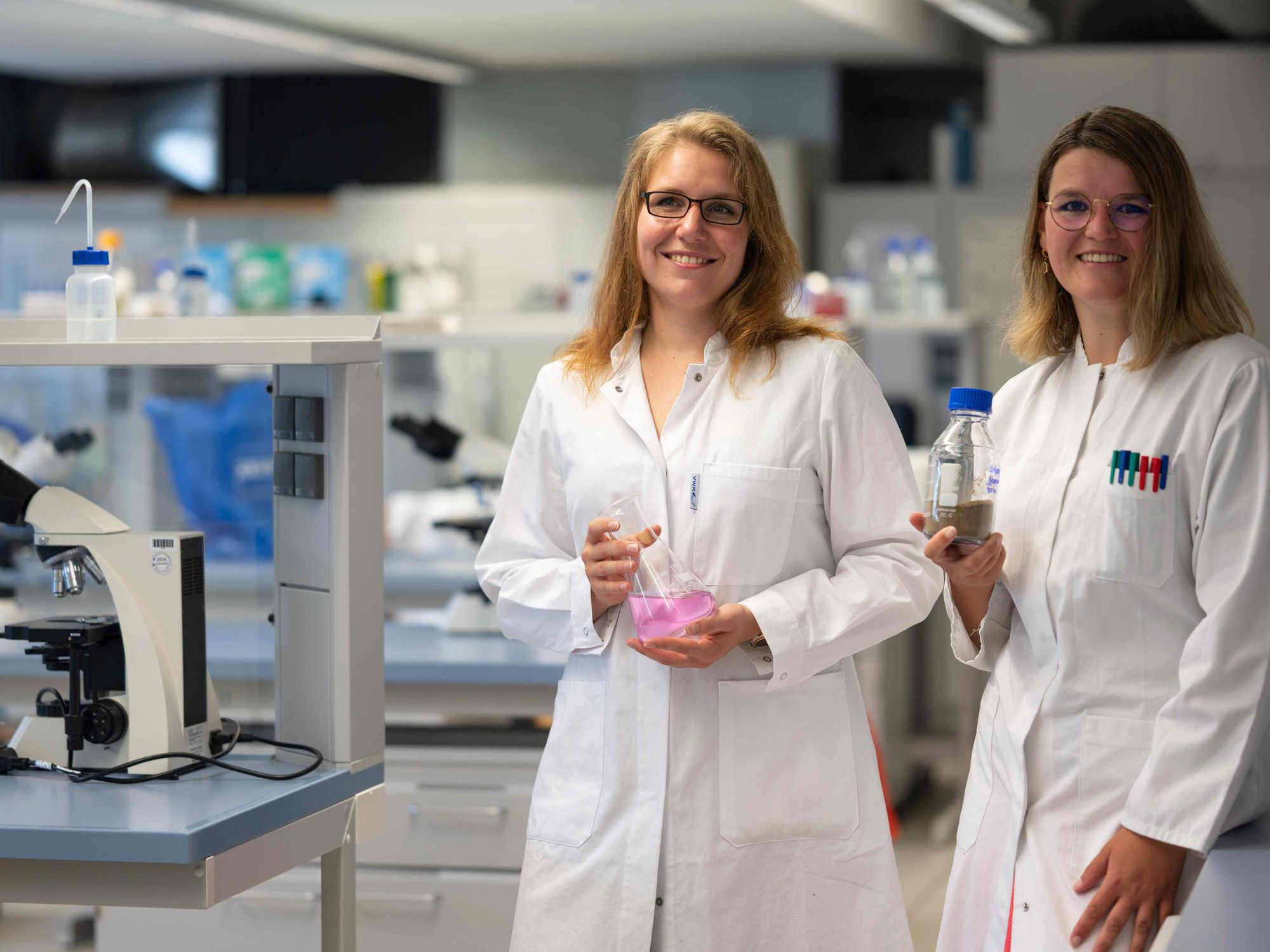 Freilandversuche und Toxizitätsuntersuchungen: Regenwasser wäscht Biozide aus Fassadenputz Freilandversuche und Toxizitätsuntersuchungen: Regenwasser wäscht Biozide aus Fassadenputz