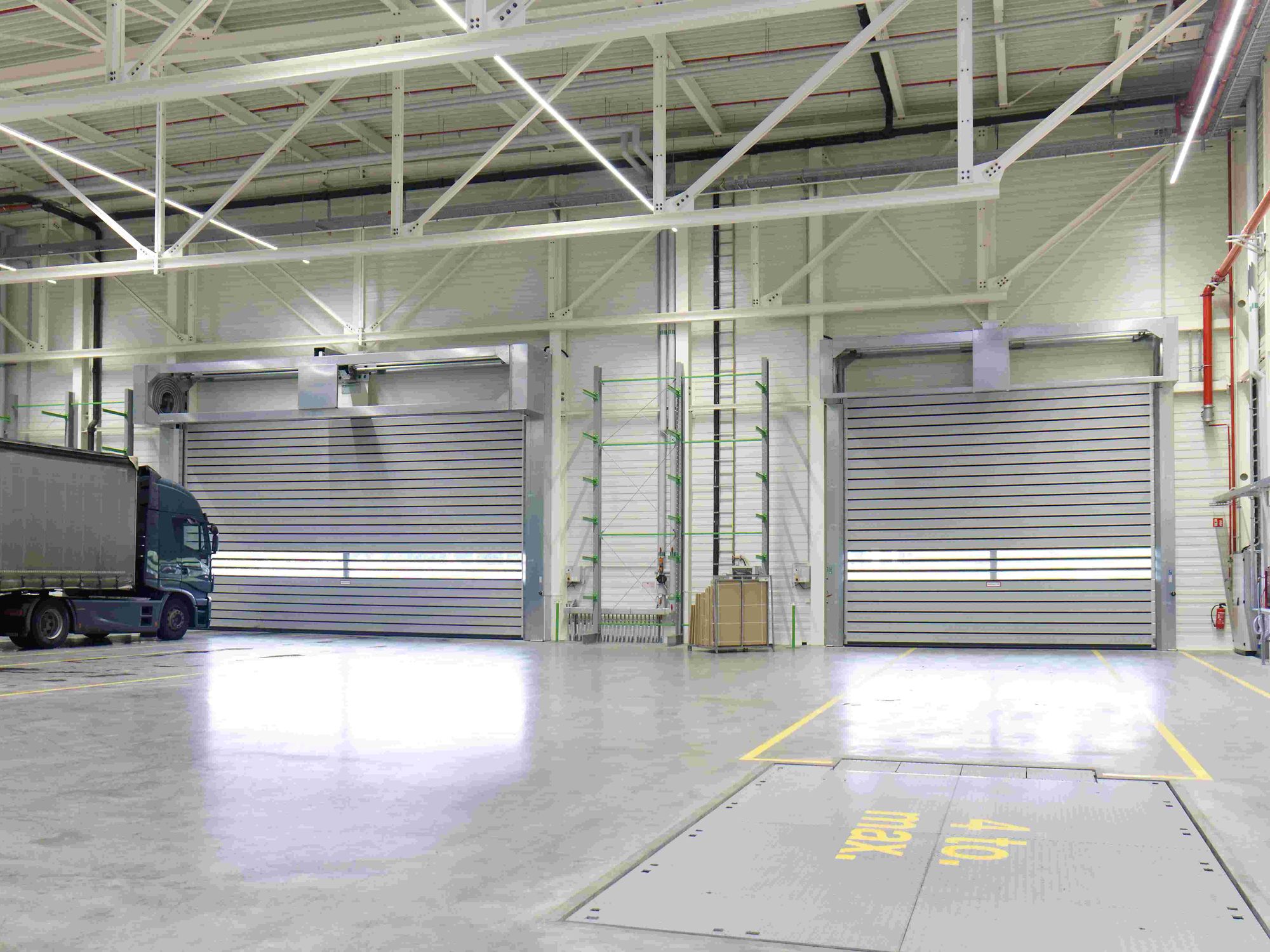 Gates: Protection against cold and noise: Neher relies on Efaflex high-speed doors Gates: Protection against cold and noise: Neher relies on Efaflex high-speed doors