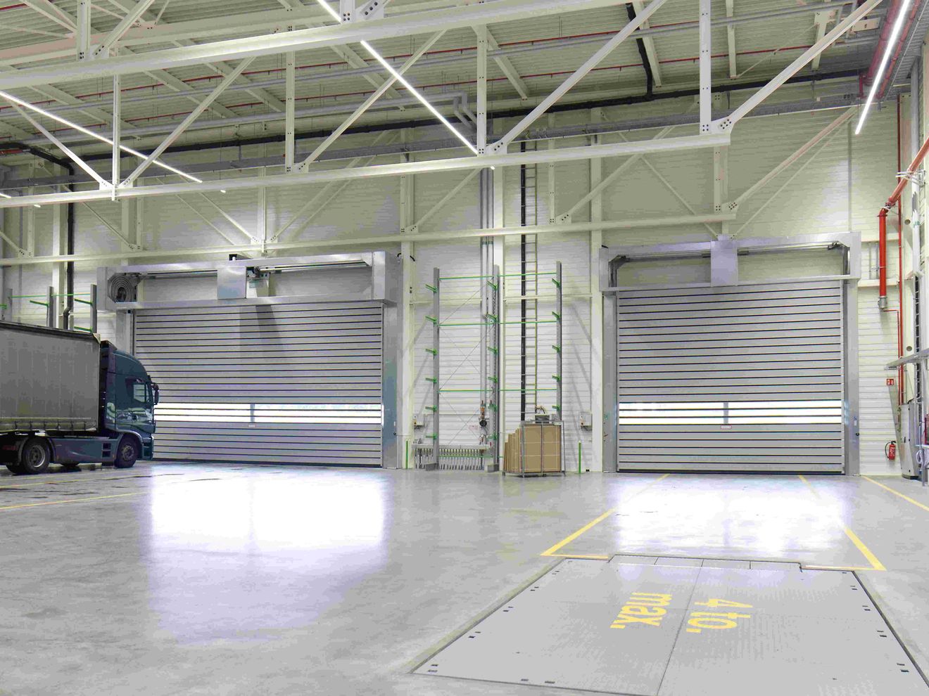 Tore: Schutz vor Kälte und Lärm: Neher setzt auf Efaflex-Schnelllauftore Tore: Schutz vor Kälte und Lärm: Neher setzt auf Efaflex-Schnelllauftore