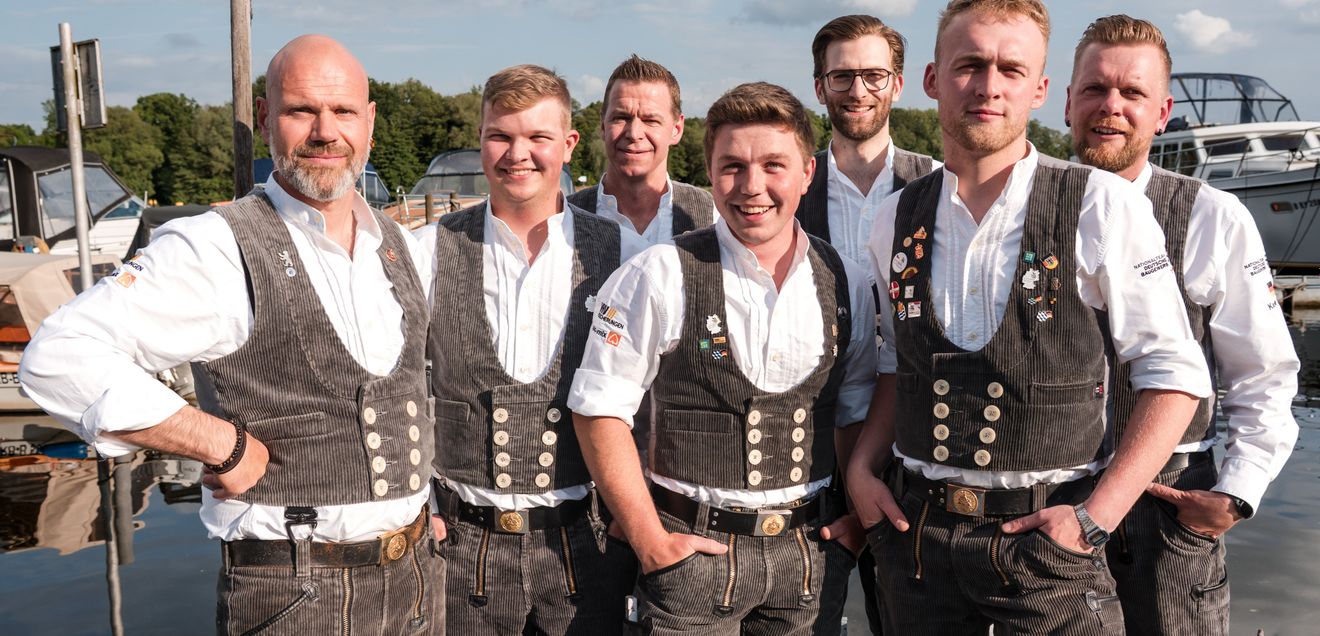 Das Maurerteam im Nationalteam Deutsches Baugewerbe. Von links: Trainer Robert Engmann, Daniel Brunner, Trainer Kevin Kuck, Leonhard Eham, Trainer Tim Hakemeyer, Tim Drake, Trainer Kevin Schulz