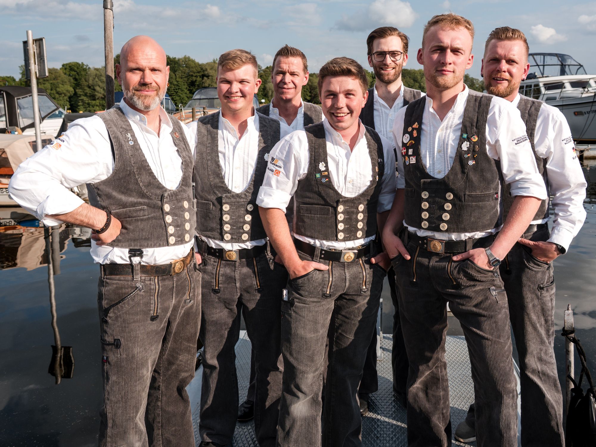 Das Maurerteam im Nationalteam Deutsches Baugewerbe. Von links: Trainer Robert Engmann, Daniel Brunner, Trainer Kevin Kuck, Leonhard Eham, Trainer Tim Hakemeyer, Tim Drake, Trainer Kevin Schulz