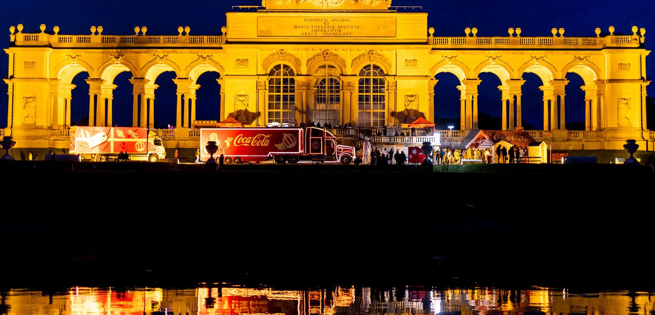 Der Mercedes-Benz eActros begleitet die Coca-Cola Weihnachtstruck-Tour Der Mercedes-Benz eActros begleitet die Coca-Cola Weihnachtstruck-Tour