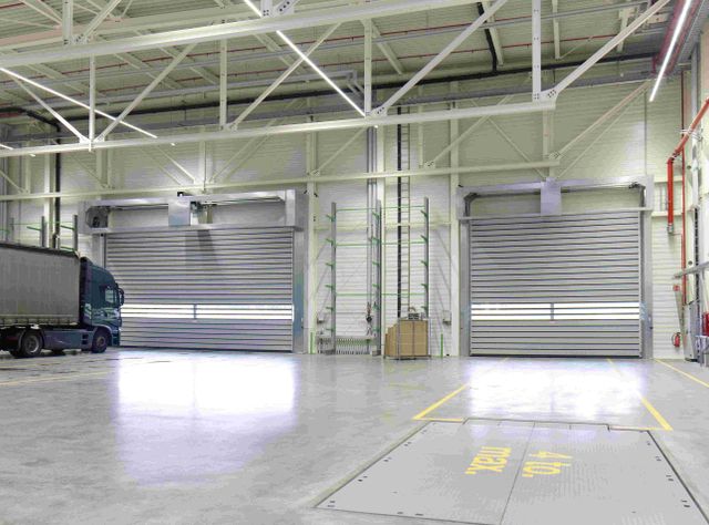 Tore: Schutz vor Kälte und Lärm: Neher setzt auf Efaflex-Schnelllauftore