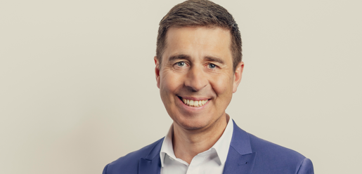 Holger Fries, Partner bei Walter Fries Corporate Finance, lächelt freundlich in die Kamera Holger Fries, Partner bei Walter Fries Corporate Finance, lächelt freundlich in die Kamera