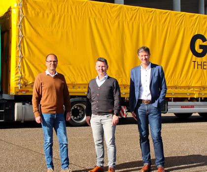 Die Hangler Fahrzeugbau GmbH aus dem Oberösterreichischen Pramet lieferte bereits den 20. Diagon Schräglader an Österreichs größtes Transportunternehmen, die Gartner KG. Hangler feiert Jubiläum bei Gartner