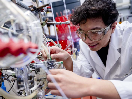 Adib Mahbub aus dem Team des Zentrums für Elektrochemie ist Erstautor des Papers. Adib Mahbub aus dem Team des Zentrums für Elektrochemie ist Erstautor des Papers.