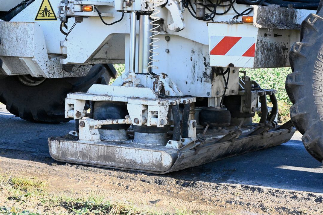 Vibrationsfahrzeuge im Einsatz bei der Suche nach Helium.