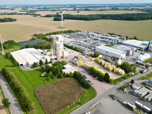 Das Sakret-Werk in Claußnitz, Sachsen, gehört seit 1. Januar 2026 zur Rohrdorfer Unternehmensgruppe.