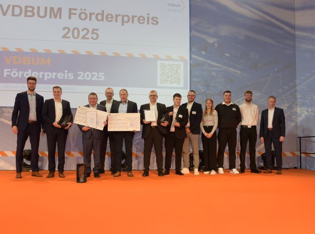 12. VDBUM-Förderpreis Neuer Verbandspräsident Dirk Bennje zeichnet die Gewinner aus