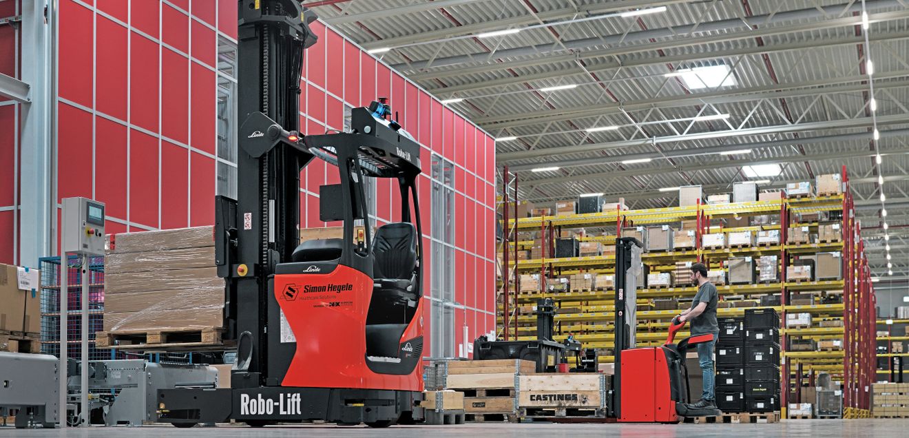 Anzeige: Logistik im Wandel: Automatisierung mit Linde MH füllt die Personallücke