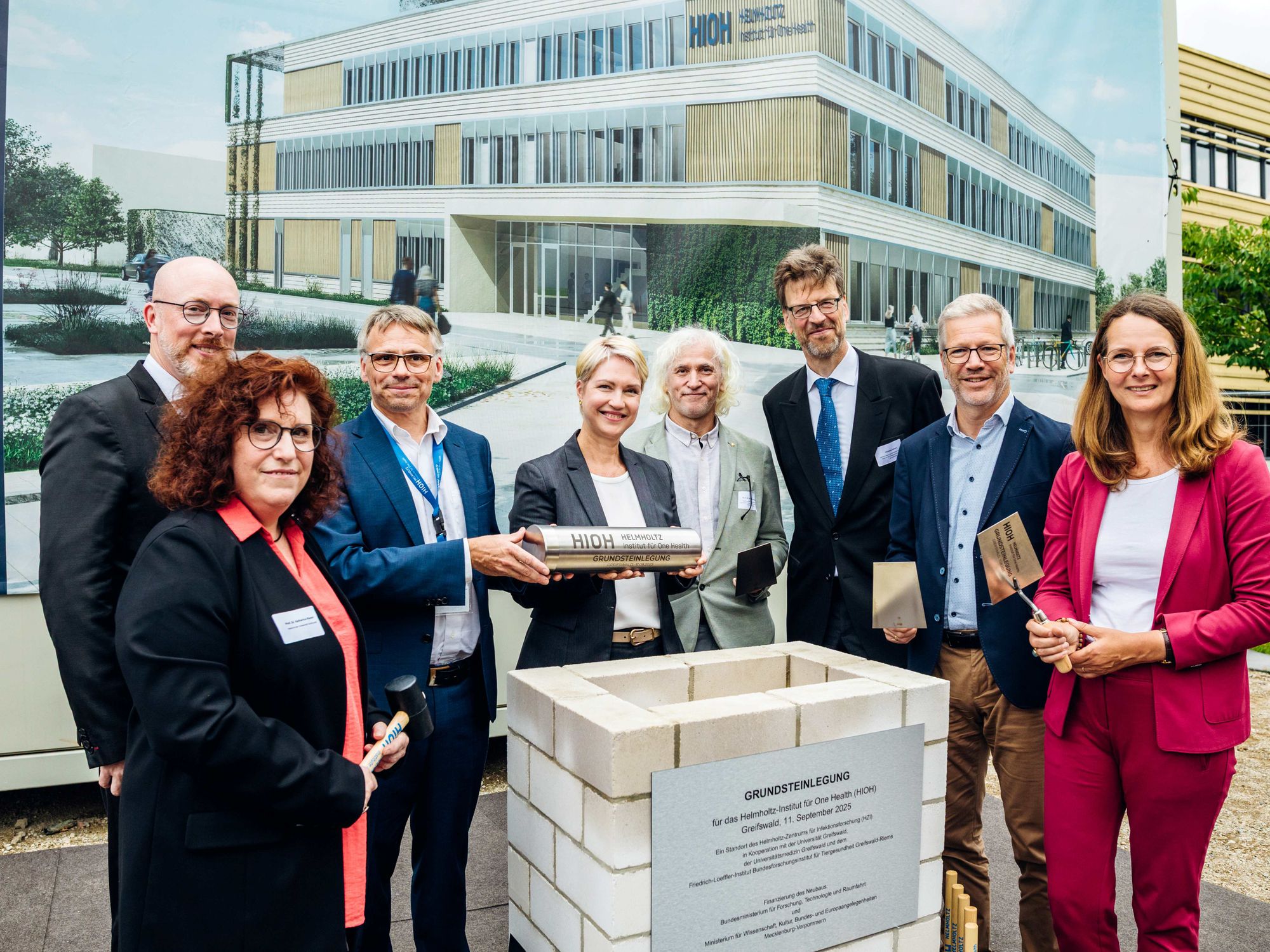 Ein neues Zuhause für die One Health-Forschung Grundsteinlegung für das Forschungsgebäude des Helmholtz-Instituts für One Health (HIOH)