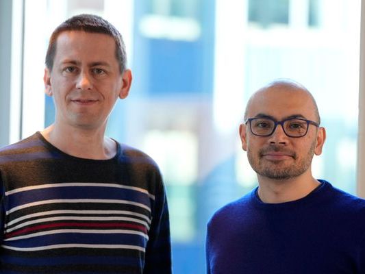 Nobelpreisträger John Jumper und Demis Hassabis CEO von DeepMind Technologies Foto der Nobelpreisträger John Jumper und Demis Hassabis CEO von DeepMind Technologies