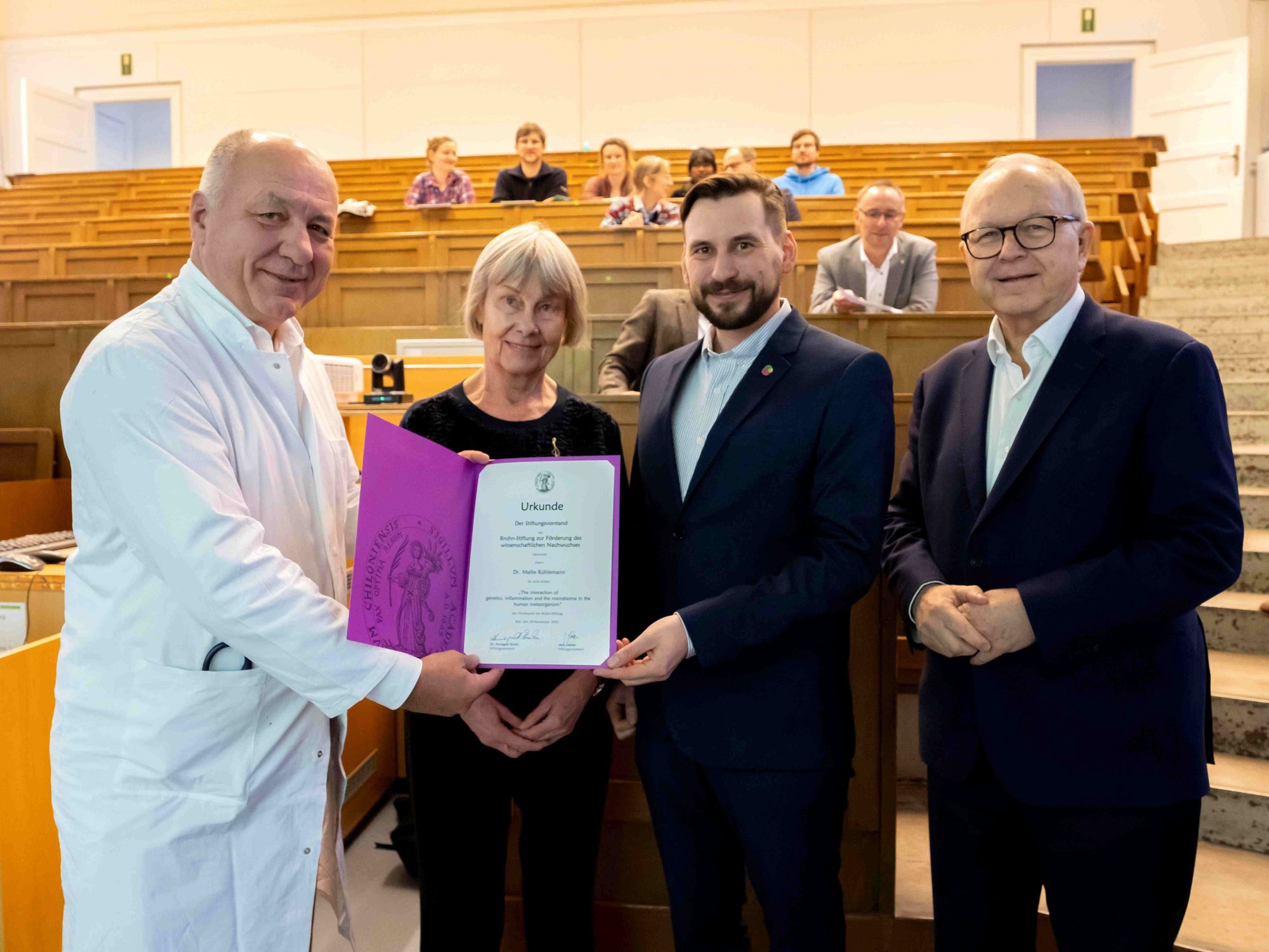 Life Sciences-Auszeichnungen: Bruhn- und Hensel-Förderpreise für Medizinforschung Preisvergabe an Malte Rühlemann