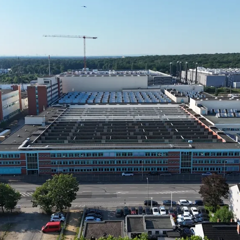 Siemens verlagert die Vorfertigung des Schaltanlagenwerks nach Offenbach und will bis Frühjahr 2027 mit der Produktion starten.