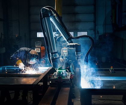 Universal Robots: Für komplexe Aufgaben auf engstem Raum