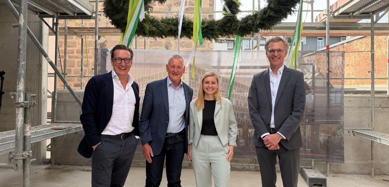 Ehret+Klein AG feiert Richtfest für das Projekt Schwabacher Straße 54 in Fürth Ehret+Klein AG feiert Richtfest für das Projekt Schwabacher Straße 54 in Fürth