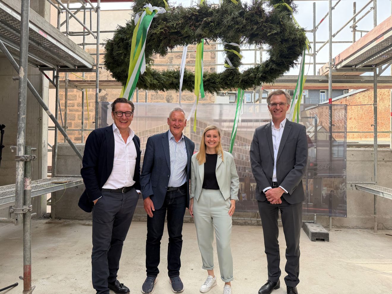 Ehret+Klein AG feiert Richtfest für das Projekt Schwabacher Straße 54 in Fürth Ehret+Klein AG feiert Richtfest für das Projekt Schwabacher Straße 54 in Fürth