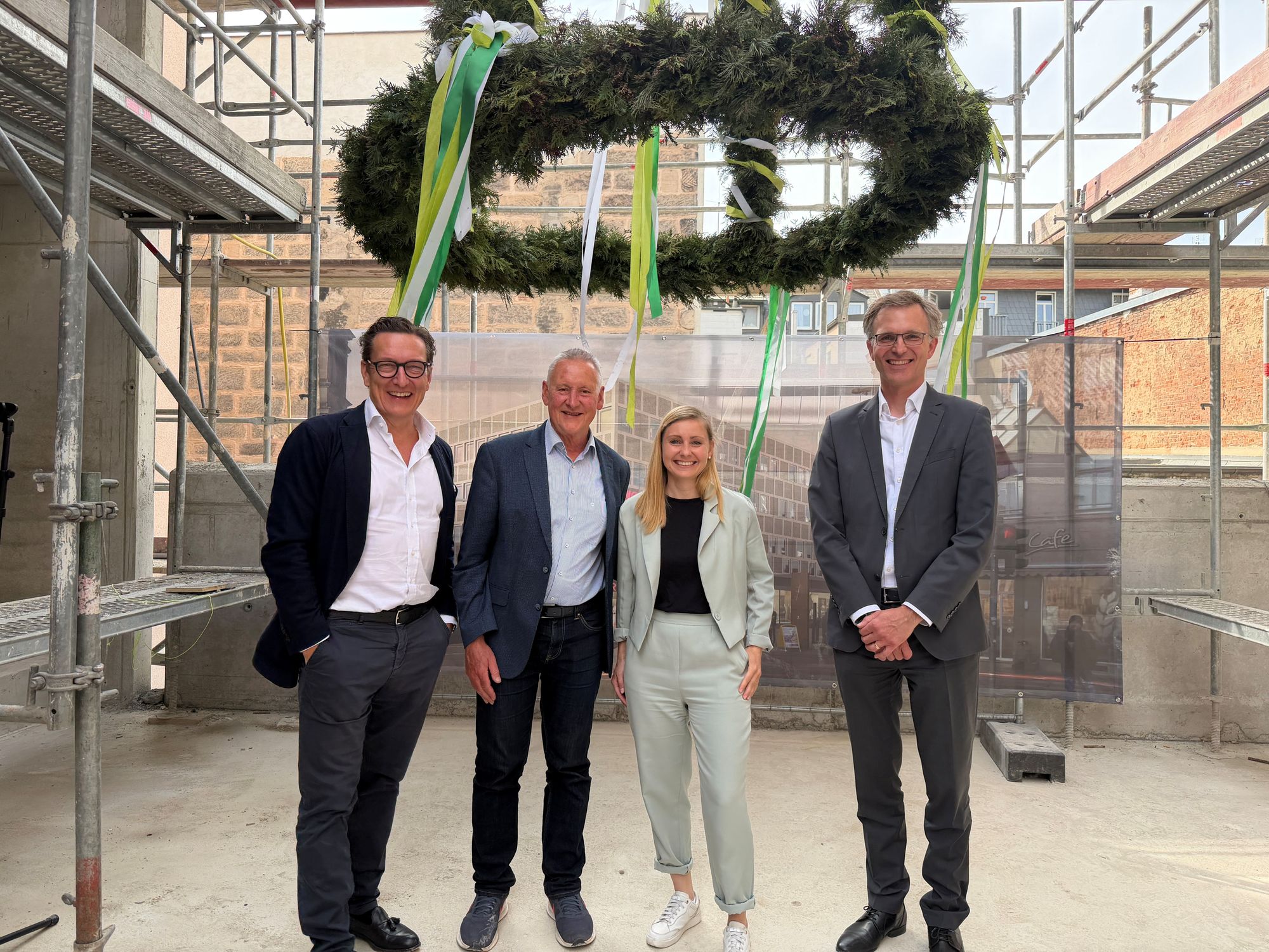 Ehret+Klein AG feiert Richtfest für das Projekt Schwabacher Straße 54 in Fürth Ehret+Klein AG feiert Richtfest für das Projekt Schwabacher Straße 54 in Fürth