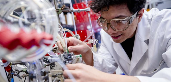 Adib Mahbub aus dem Team des Zentrums für Elektrochemie ist Erstautor des Papers. Adib Mahbub aus dem Team des Zentrums für Elektrochemie ist Erstautor des Papers.