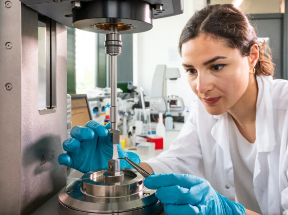 Wissenschaftlerin an der TU München Wissenschaftlerin an der TU München
