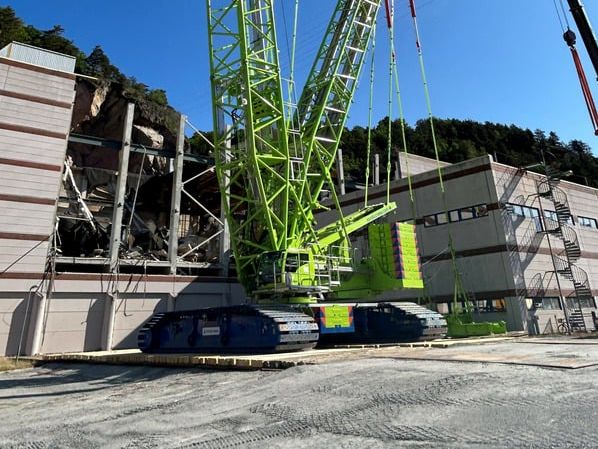 Nordic Crane übernimmt Tadano CC 38.650-1 Gittermast-Raupenkran