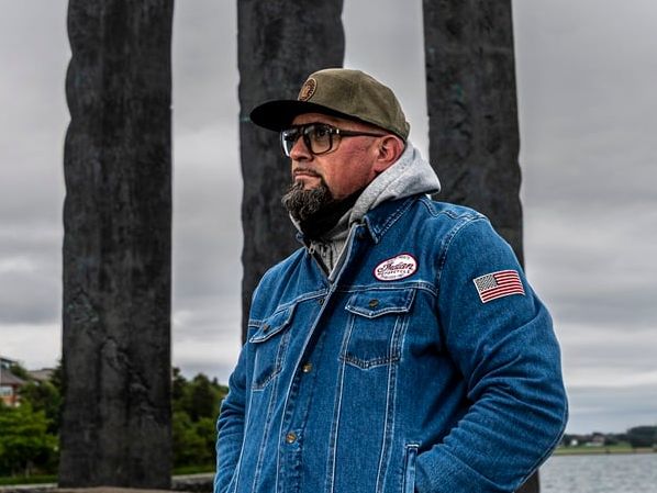 „Naked Leader“: Wenn Führungsfassaden einstürzen „Naked Leader“: Wenn Führungsfassaden einstürzen