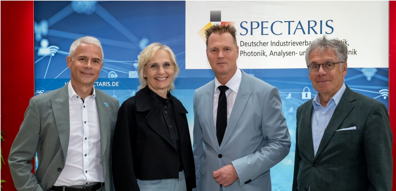 André Schulte ist neuer Vorsitzender des Deutschen Industrieverbandes Spectaris Maik Müller, stv. Vorsitzender, Mirjam Rösch, stv. Vorsitzende, André Schulte, Vorsitzender und Mathis Kuchejda