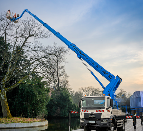 Kompakt, kraftvoll, zukunftsweisend: Der neue Ruthmann Steiger T 380 XS in der Höhenzugangstechnik Kompakt, kraftvoll, zukunftsweisend: Der neue Ruthmann Steiger T 380 XS in der Höhenzugangstechnik