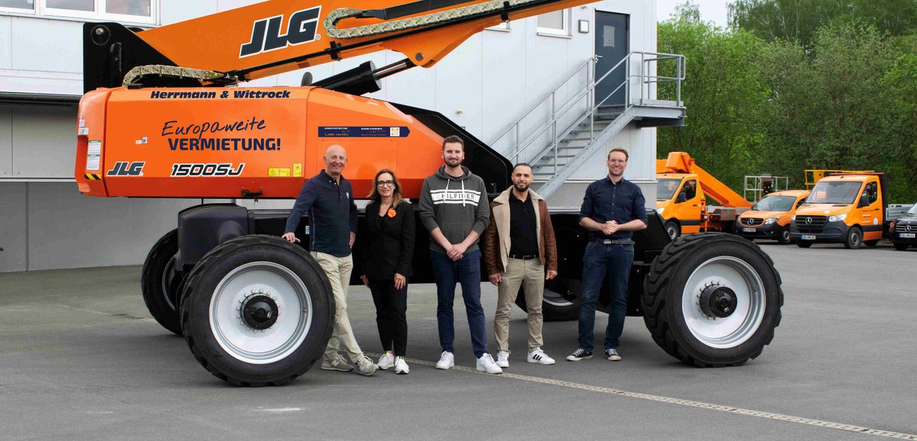 Vermieter erweitert Maschinenparks durch Ultra-Booms mit 48m Reichweite! Zwei neue JLG 1500SJ bei Herrmann & Wittrock