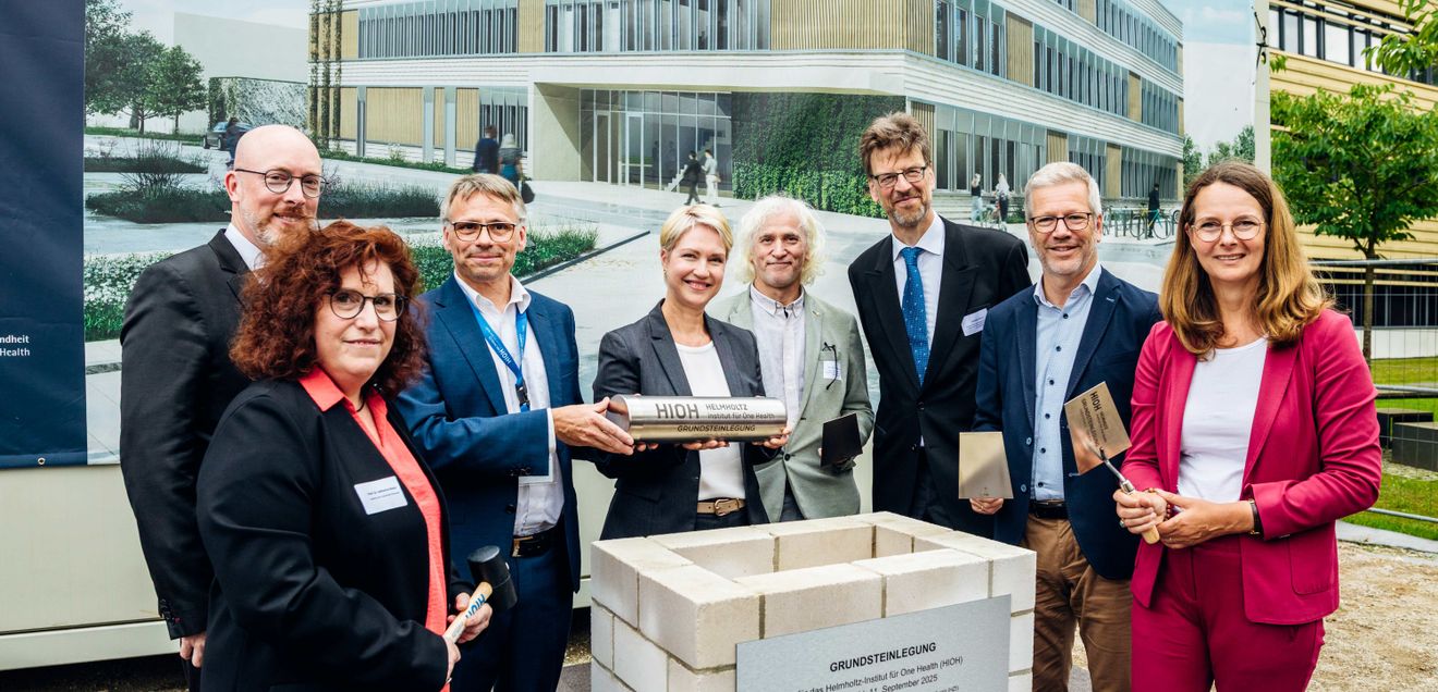 Ein neues Zuhause für die One Health-Forschung Grundsteinlegung für das Forschungsgebäude des Helmholtz-Instituts für One Health (HIOH)