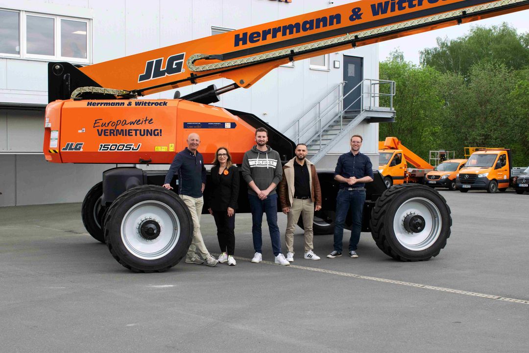 Vermieter erweitert Maschinenparks durch Ultra-Booms mit 48m Reichweite! Zwei neue JLG 1500SJ bei Herrmann & Wittrock