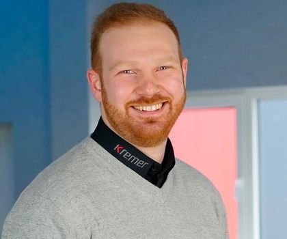 Führungswechsel bei Kremer: Tim Oettmeier übernimmt die Geschäftsführung Führungswechsel bei Kremer: Tim Oettmeier übernimmt die Geschäftsführung