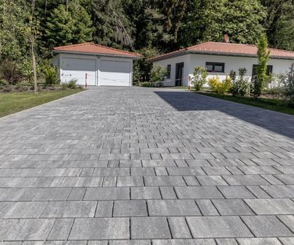 Effektiver Schutz vor Starkregen und reduzierte Abwassergebühren durch innovative Pflastersysteme Mit Ökopflaster fit für den Sommer