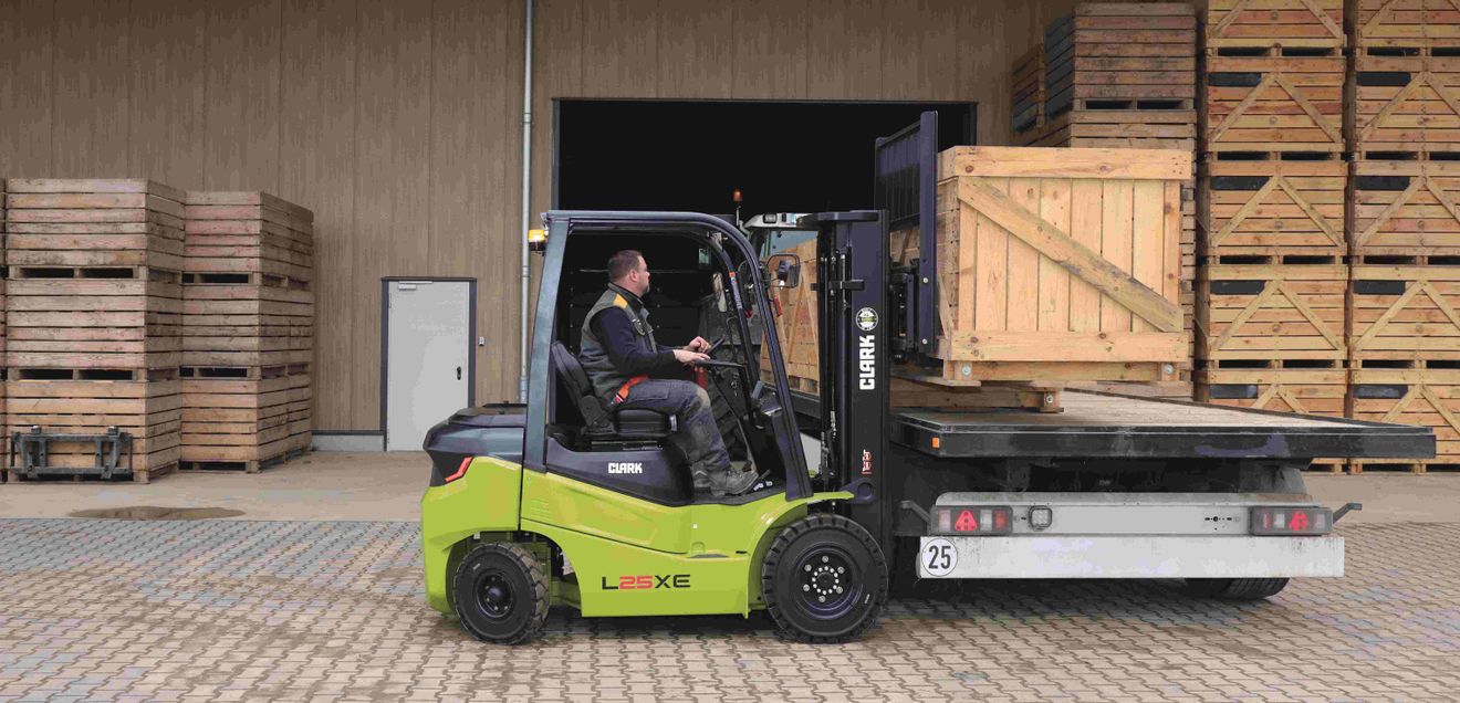 Crossover-Elektrostapler: Clark auf der LogiMAT 2025: Elektrostapler für vielseitige Einsätze Crossover-Elektrostapler: Clark auf der LogiMAT 2025: Elektrostapler für vielseitige Einsätze