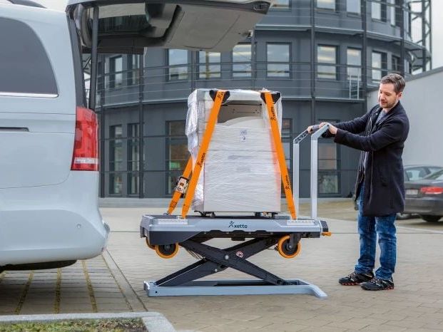 Schwere Lasten: Geniale Erfindung aus der Schweiz ermöglicht rückenschonendes Transportieren