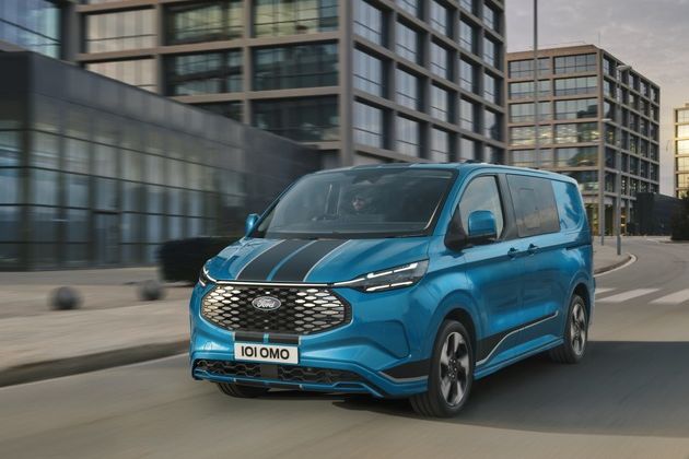 Als rein elektrisches Topmodell von Europas meistverkaufter Transporter-Baureihe überzeugt der Ford E-Transit Custom mit hoher Leistungsfähigkeit und großer Vielseitigkeit Noch wirtschaftlicher dank Elektroantrieb: Neuer Ford E-Transit Custom ab sofort bestellbar