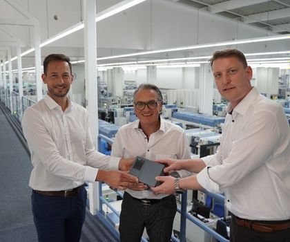 Dr. Gunter Beitinger (centre), SVP Manufacturing, Factory Digitalization and Sigreen at Siemens, and Steffen Winkler (left), Business Unit Lead IT Products and Services at BayWa AG and Head of BayWa Carbon Services, and Sven Quartier (right), Head of Engineering BayWa Carbon Connect Dr. Gunter Beitinger, Steffen Winkler and Sven Quartier