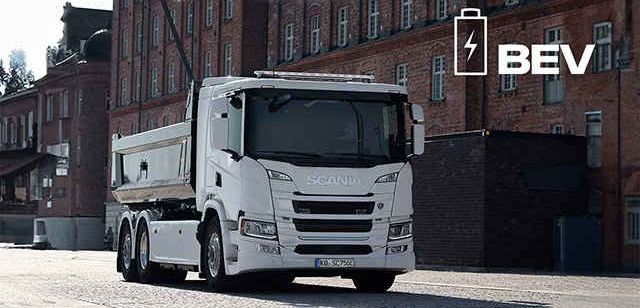 Was die Antriebstechnologien betrifft, bietet Scania eine Vielzahl von Optionen an, darunter batterieelektrische Varianten (BEV), gasbetriebene Modelle (CBG, LBG) und alternative Dieselkraftstoffe wie HVO und FAME. Was die Antriebstechnologien betrifft, bietet Scania eine Vielzahl von Optionen an, darunter batterieelektrische Varianten (BEV), gasbetriebene Modelle (CBG, LBG) und alternative Dieselkraftstoffe wie HVO und FAME.