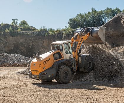 Granitabbau im Bayerischen Wald: Liebherrs 10.000. XPower-Radlader wird in die Berger-Flotte aufgenommen Granitabbau im Bayerischen Wald: Liebherrs 10.000. XPower-Radlader wird in die Berger-Flotte aufgenommen