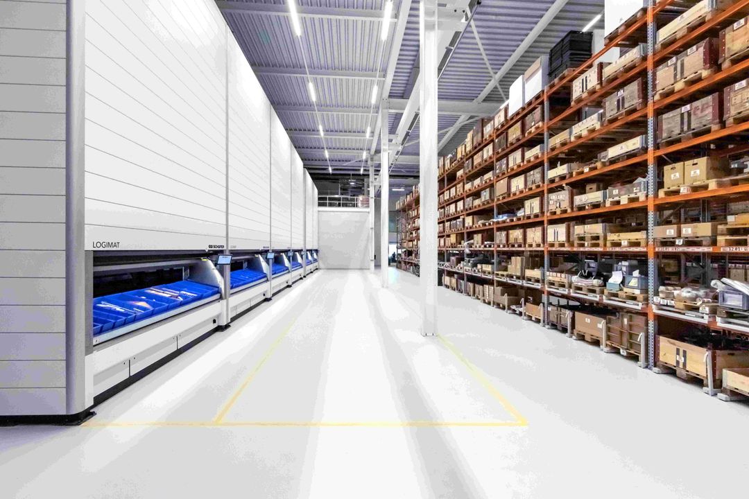 materialfluss Produkte des Jahres 2025: 2. Platz, Kategorie Lager- und Kommissioniertechnik: Standortzusammenführung mit Hilfe von SSI Logimat Lagerliften materialfluss Produkte des Jahres 2025: 2. Platz, Kategorie Lager- und Kommissioniertechnik: Standortzusammenführung mit Hilfe von SSI Logimat Lagerliften