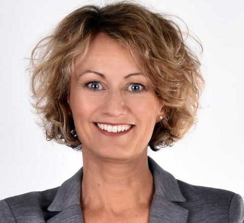 Beruf & Führung: KI versus Mensch: Das Vertrauen gewinnt Beruf & Führung: KI versus Mensch: Das Vertrauen gewinnt