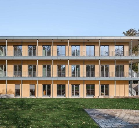 Dreigeschossiges Gebäude in modularer Holzbauweise Dreigeschossiges Gebäude in modularer Holzbauweise