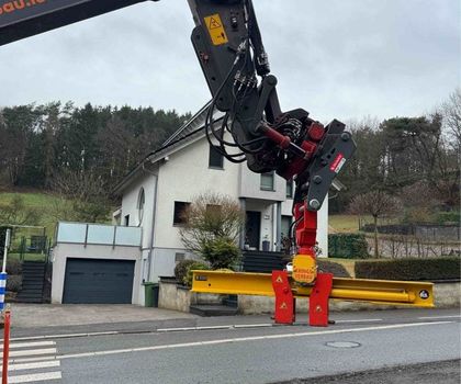 terra infrastructure - Krings Verbaugreifer optimiert das Setzen von Verbauboxen