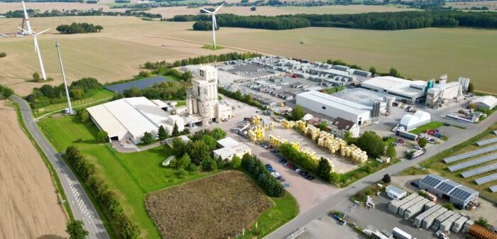 Das Sakret-Werk in Claußnitz, Sachsen, gehört seit 1. Januar 2026 zur Rohrdorfer Unternehmensgruppe.
